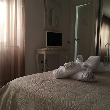 La Corte Del Re Borbone Bed & Breakfast Caserta Eksteriør bilde