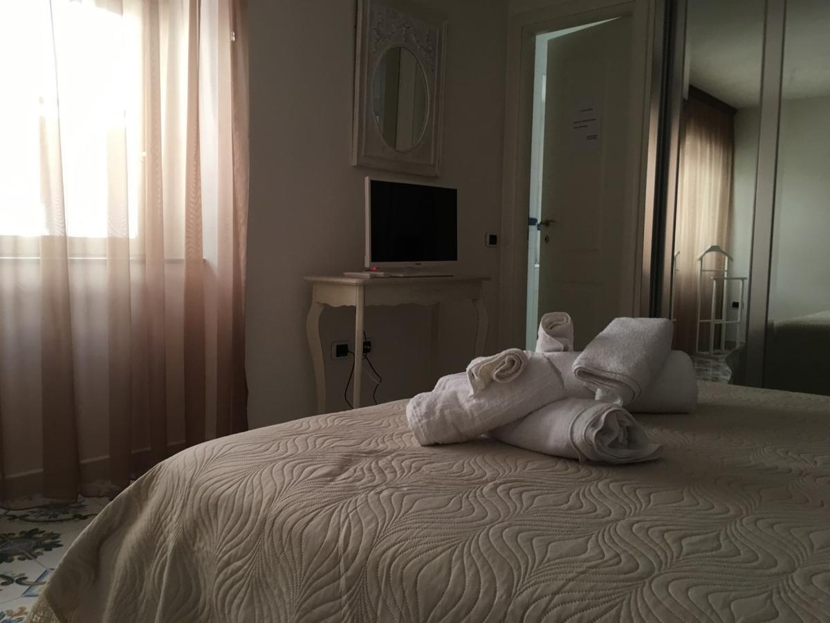 La Corte Del Re Borbone Bed & Breakfast Caserta Eksteriør bilde
